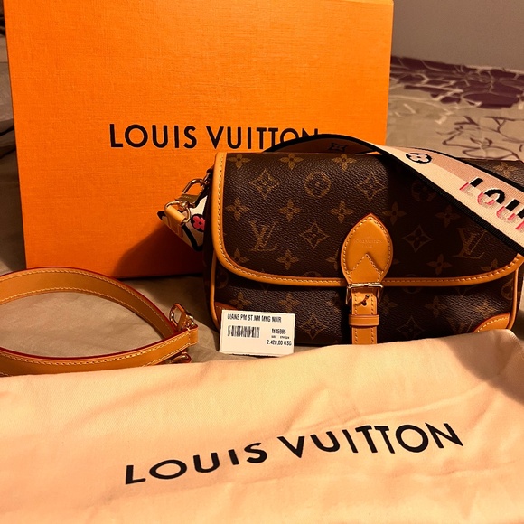 Louis Vuitton DIANE crossbody and VICTORINE wallet - Picture 1 of 5
